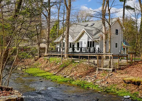 25 Pine Grove St, Woodstock, NY 12498