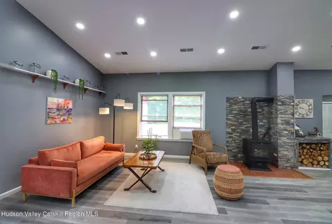 Entry Way - 4947 Route 32, Catskill, NY 12414 photo 1 of 9