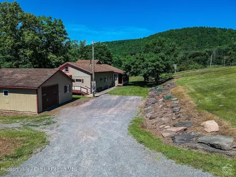 13681 New York 23, Prattsville, NY 12468