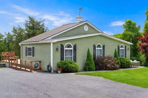 60 Travis Pl, Athens, NY 12015