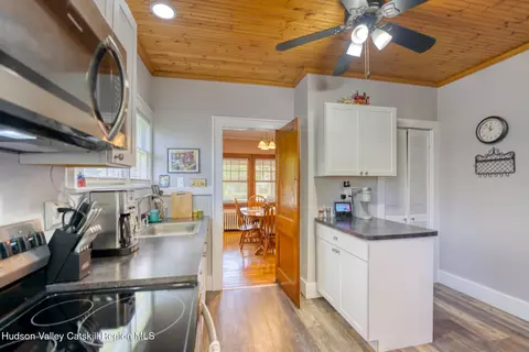 Entry Way - 7 Cedar St, Catskill, NY 12414 photo 2 of 3
