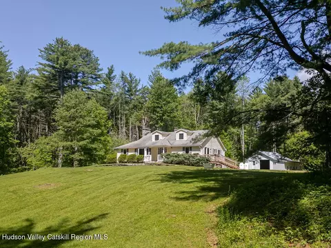 534 Collins St, Hillsdale, NY 12529