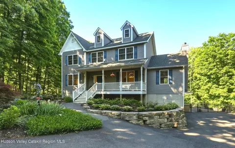 27 Hawleys Corners Rd, Highland, NY 12528