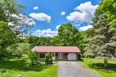 52 Loretta Ln, Ashland, NY 12407