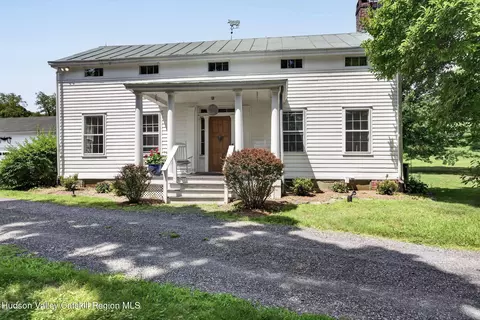 210 Middle Rd, Hudson, NY 12534