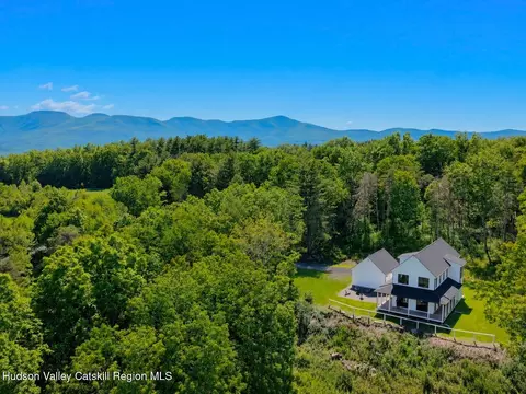 720 Sunny Hill Rd, Greenville, NY 12083