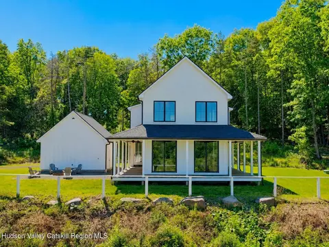 720 Sunny Hill Rd, Greenville, NY 12083