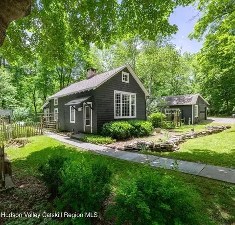 19 Schoonmaker Ln, Woodstock, NY 12498