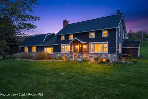 106 Mosher Rd, Averill Park, NY 12018