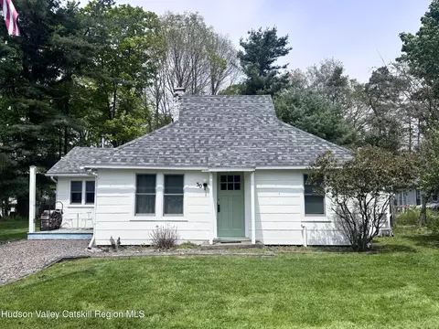 30 Starling Road Rd, Craryville, NY 12521