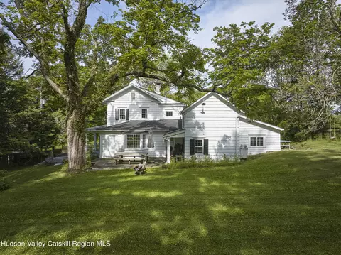 2498 Salt Point Tpke, Clinton Corners, NY 12514