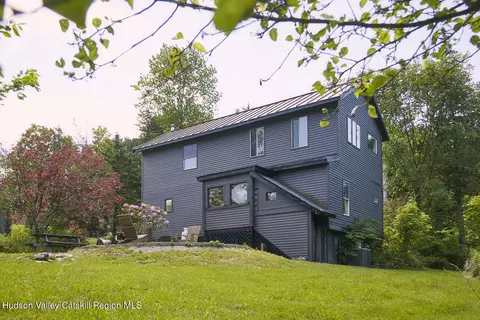 153 Near Rd, Red Hook, NY 12571