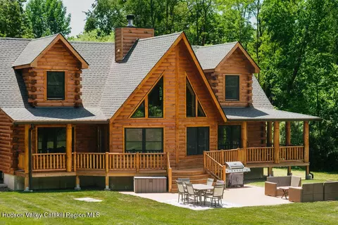 76 Woodlands Trl, Clinton Corners, NY 12514
