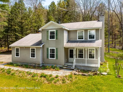 186 W Hand Hill Rd, East Nassau, NY 12062