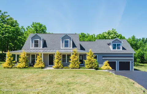 5 Rivercrest Ln, Marlboro, NY 12542