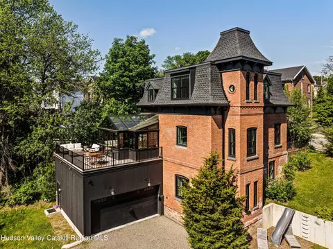 33 Davis St, Beacon, NY 12508