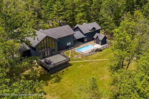56 Lauren Ct, Woodstock, NY 12498