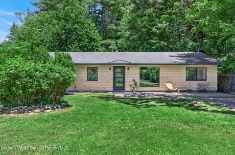 5 Lazy Brook Ln, Woodstock, NY 12498