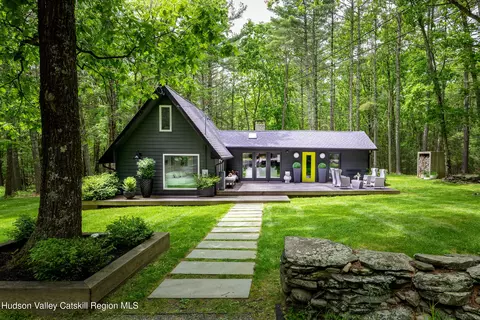 20 Indian Rd, Kerhonkson, NY 12446