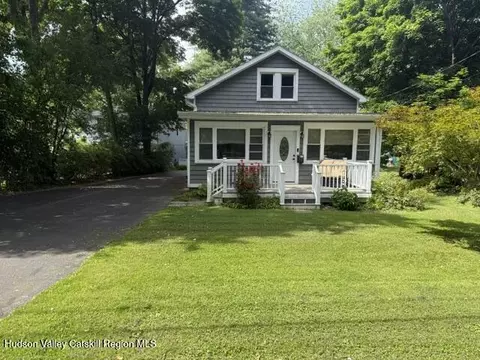 57 Van Dyck St, Coxsackie, NY 12051