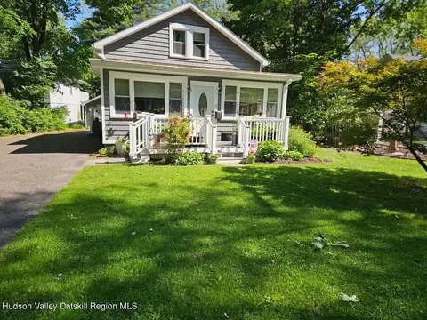 57 Van Dyck St, Coxsackie, NY 12051