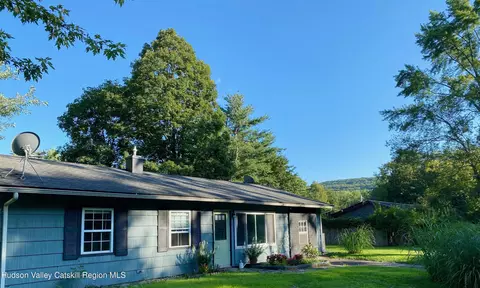 21 Overlook Dr, Woodstock, NY 12498