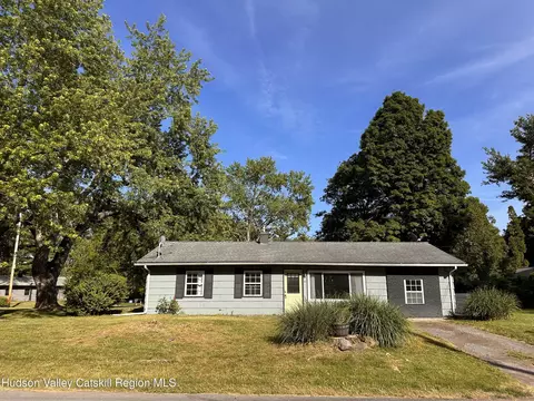 21 Overlook Dr, Woodstock, NY 12498