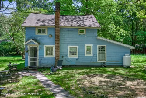 121 Tinker St, Woodstock, NY 12498