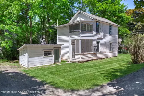 125 Tinker St, Woodstock, NY 12498