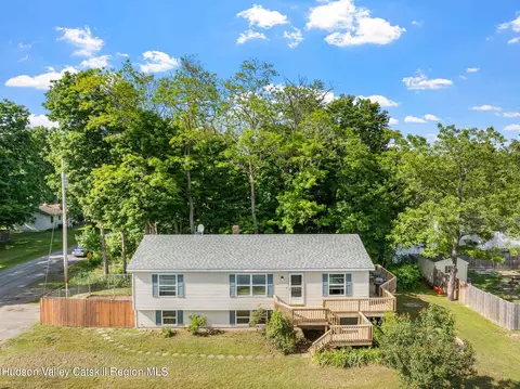 2 Taft Rd, Copake, NY 12516