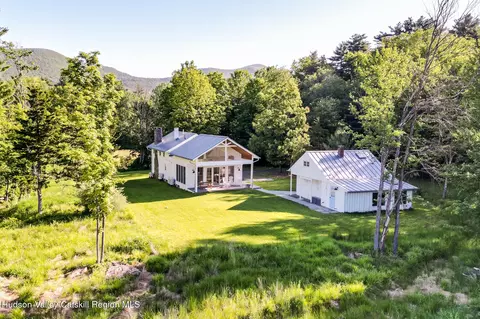 177 Tinker St, Woodstock, NY 12498