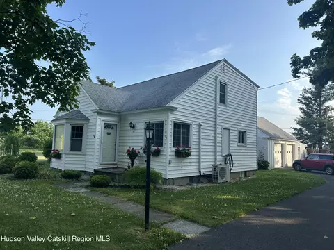 26 Eichybush Rd, Kinderhook, NY 12106