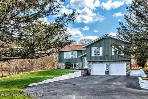 28 Hennett Rd, Valatie, NY 12184