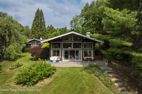 24 James St, Marlboro, NY 12542