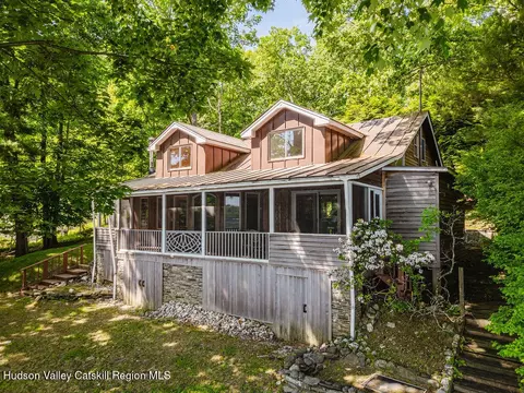 17 Memory Ln, Hillsdale, NY 12529