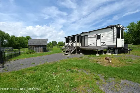 21 Stacy Rd, Coxsackie, NY 12051