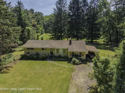 953 Albany Tpke, Old Chatham, NY 12136