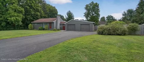 6 Catskill View Dr, Kinderhook, NY 12106