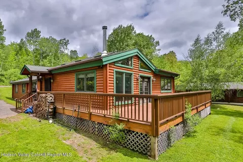 25 Looking Glass Rd, Hunter, NY 12442
