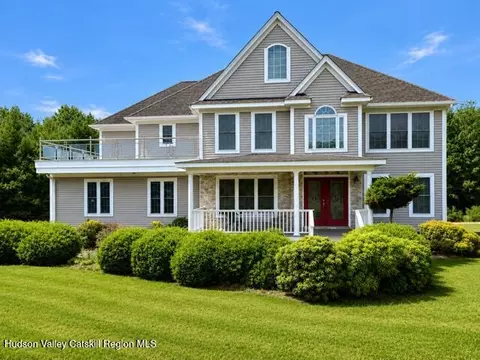 110 Macks Ln, Highland, NY 12528
