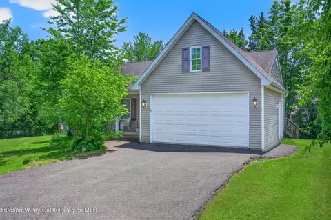 7 Sunset Ct, Athens, NY 12015