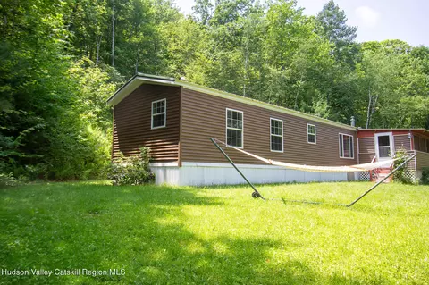 424 Macedonia Rd, Austerlitz, NY 12017