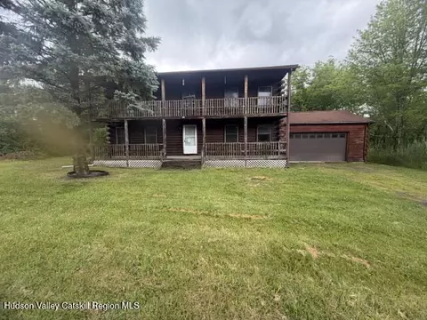 128 Debbie Dr, Athens, NY 12015