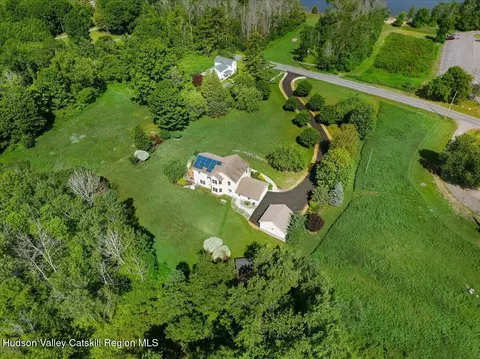 672 Lakeview Rd, Broadalbin, NY 12025