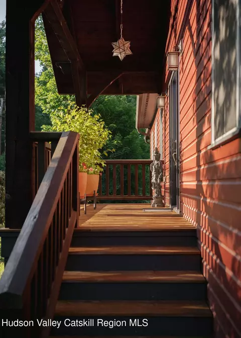 82 Near Rd, Red Hook, NY 12571