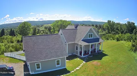 41 Old Farm Rd, Ghent, NY 12075