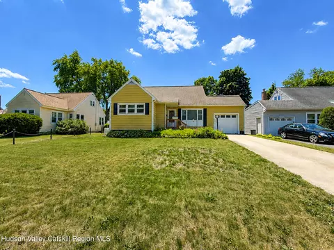 2540 Putnam St, Schenectady, NY 12304