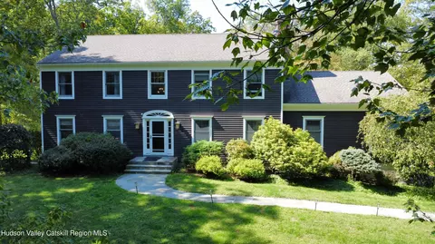 40 Kleinekill Dr, New Paltz, NY 12561