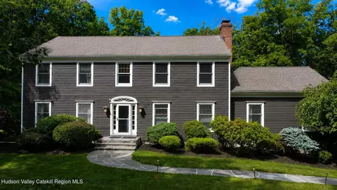 40 Kleinekill Dr, New Paltz, NY 12561