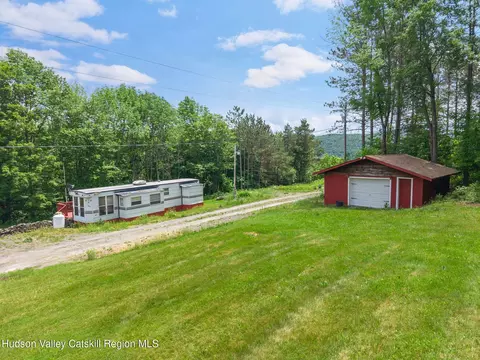 151 Lookout Dr, Charlotteville, NY 12036